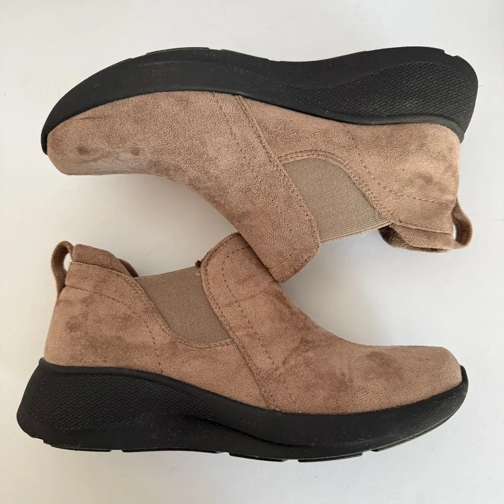 Earth Originals Dayana Women’s Brown Slip-on Boots Faux Suede Size 6.5